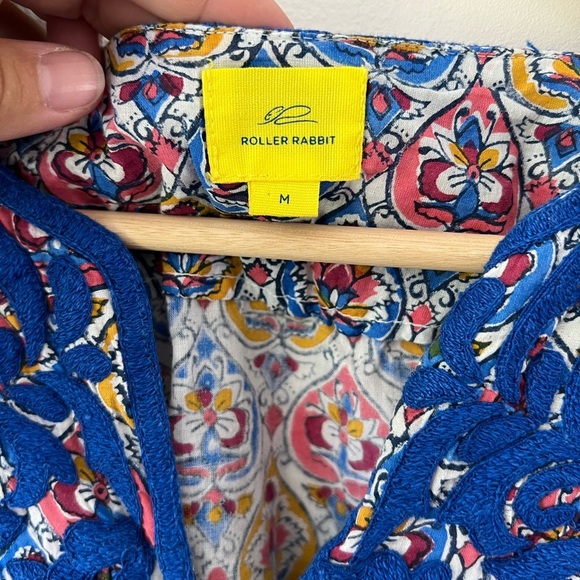 Roller Rabbit Embroidered Cotton Pattern V-neck Tunic Top Size Medium - Picture 8 of 12